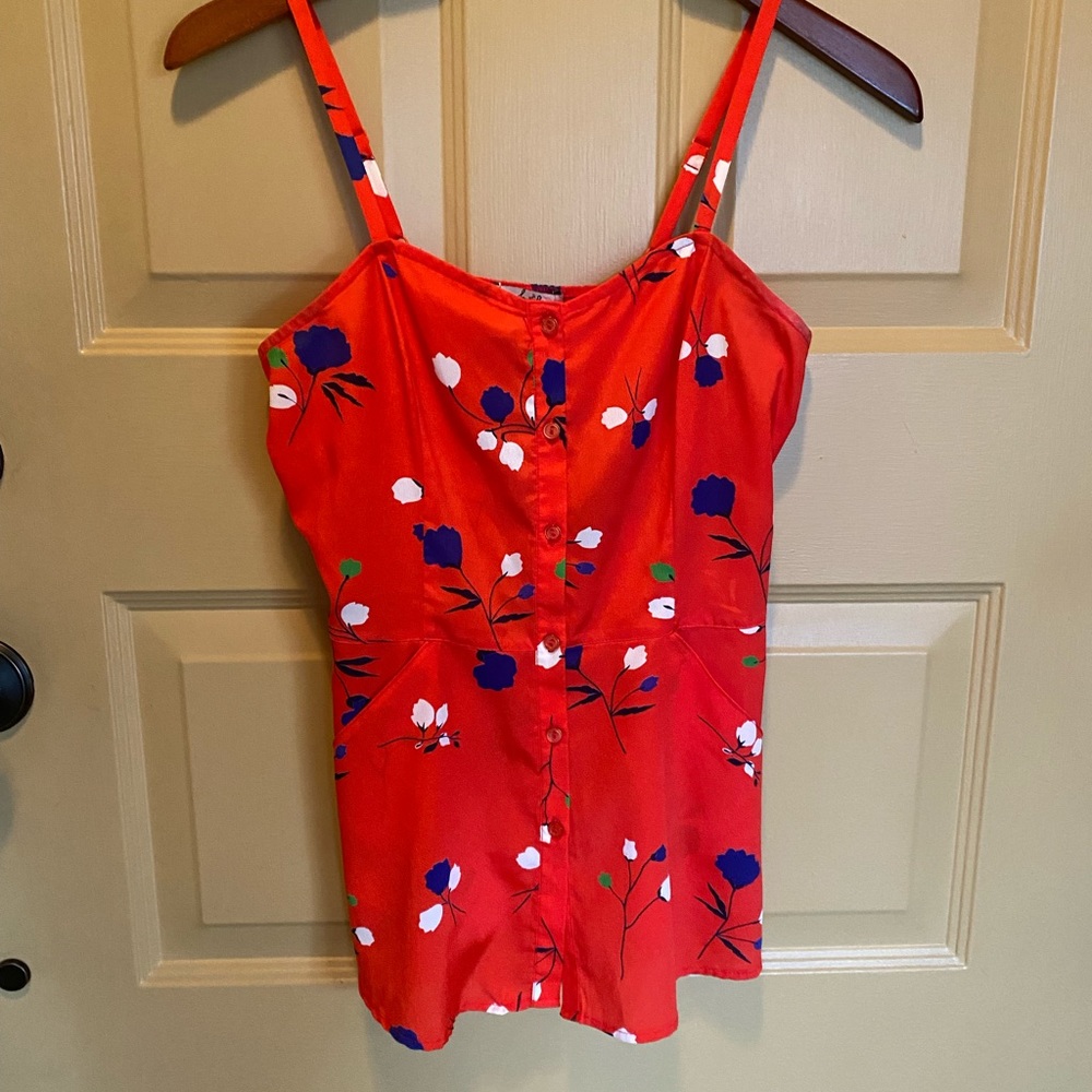 Adjustable strap and pockets